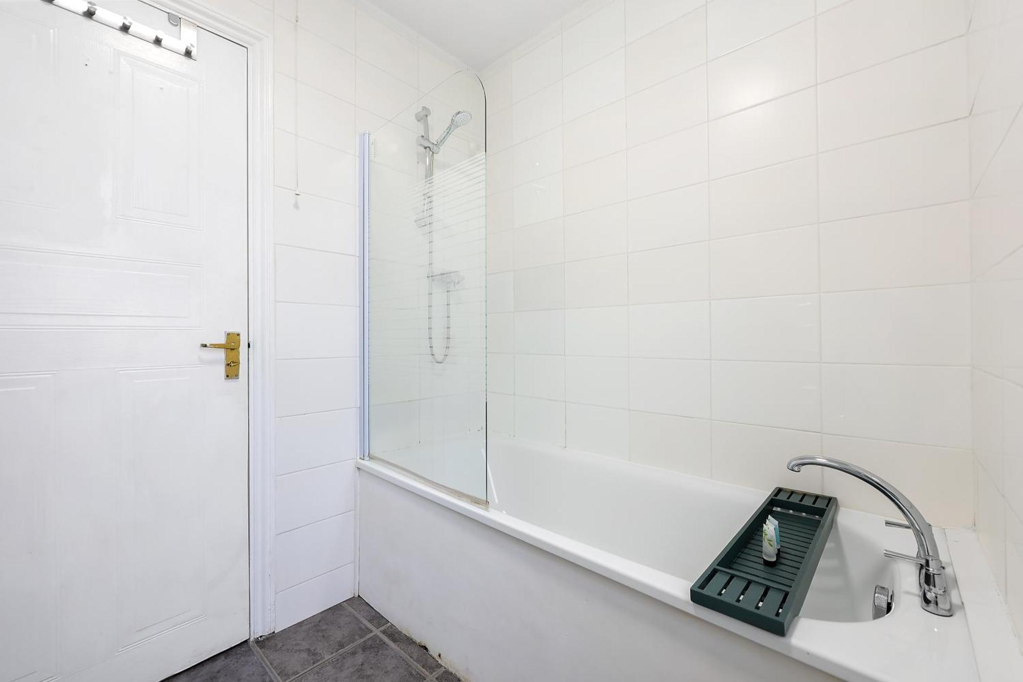 Kirkwall 1bedroom Apt Sleeps 4 With Wifi & Lesiure By Maison Christo Property Short Lets & Serviced